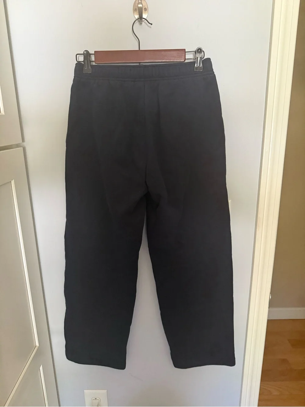 Aritzia Cozy Sweatfleece Mega sweatpants in a dark blue colorway